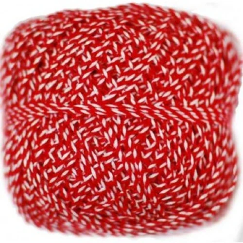 Пресукано бяло и червено пресукана прежда 