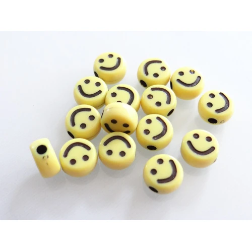 Многоцветни пластмасови усмивки