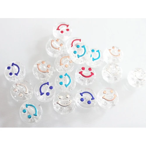 Многоцветни пластмасови усмивки