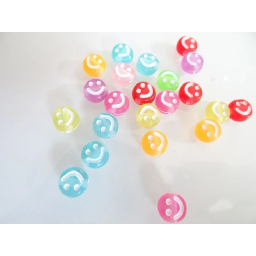 Многоцветни пластмасови усмивки