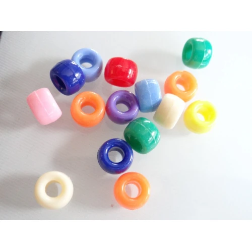 Многоцветни пластмасови мъниста