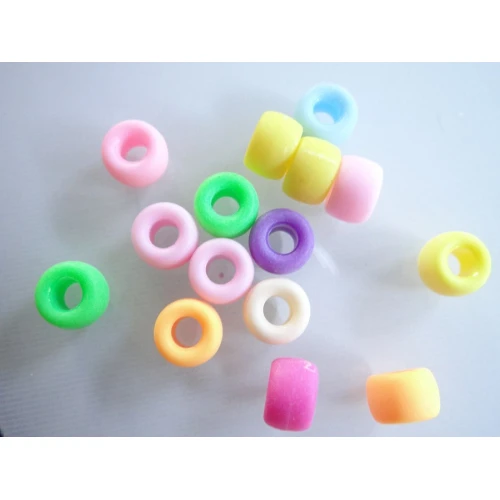 Многоцветни пластмасови мъниста