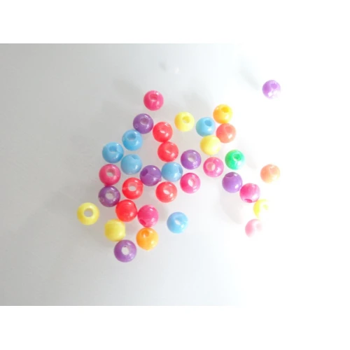 Многоцветни пластмасови топчета