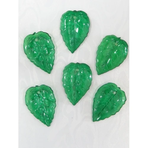 Листа пластмасови листенца