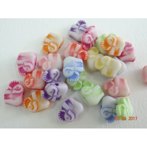 Многоцветни пластмасови мъниста