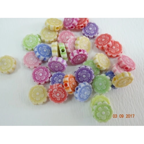 Многоцветни пластмасови мъниста