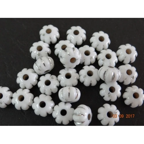 Сребриста и златиста нишка пластмасови мъниста