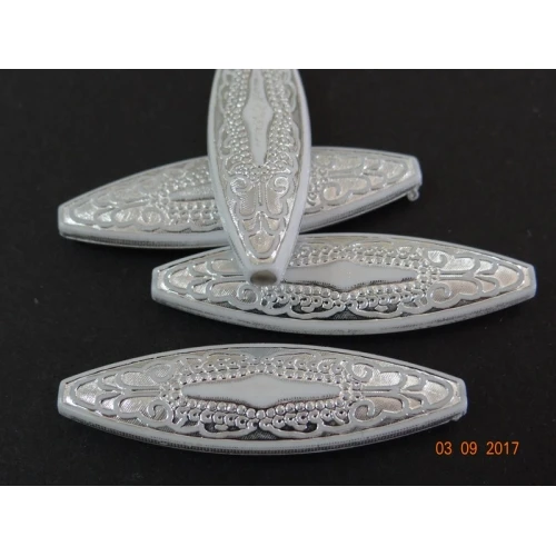 Сребриста и златиста нишка пластмасови мъниста