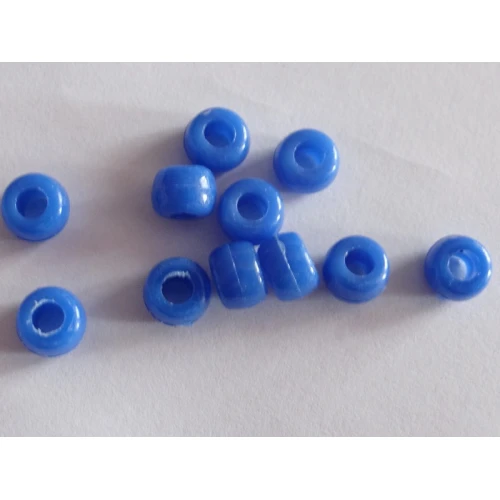 Едноцветни пластмасови мъниста