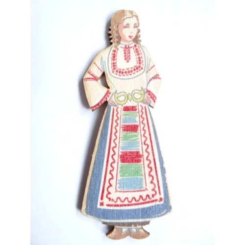 Цветни фигурки жена в носия