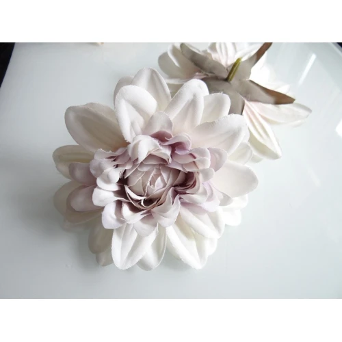 Цветя с основа за монтаж текстилни цветя