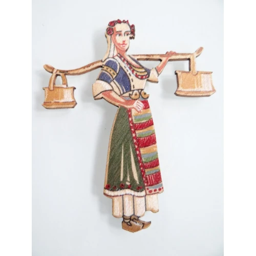 Цветни фигурки жена в носия