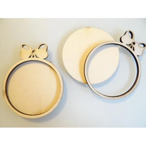 Коледни дървени топки