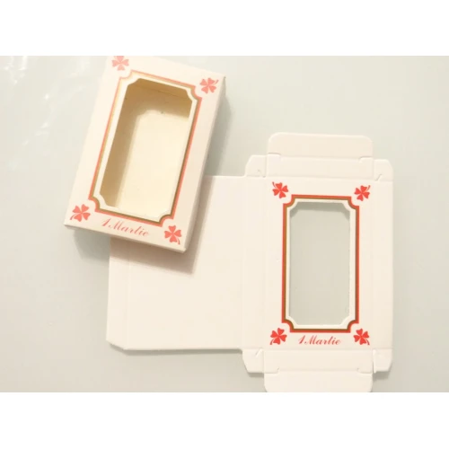 Други кутийка от картон