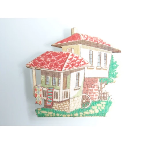 Цветни фигурки дървена къща