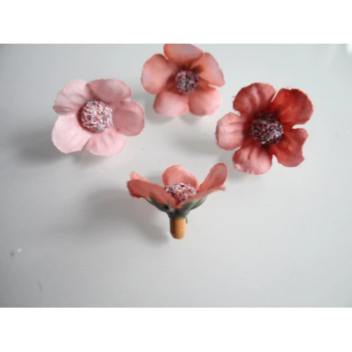 Цветя с основа за монтаж текстилни цветя