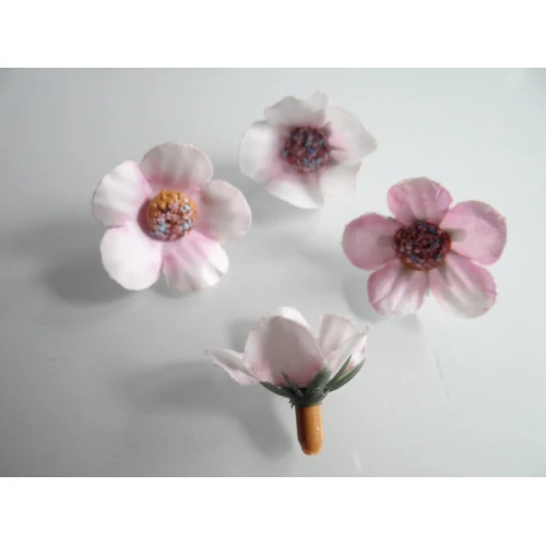 Цветя с основа за монтаж текстилни цветя