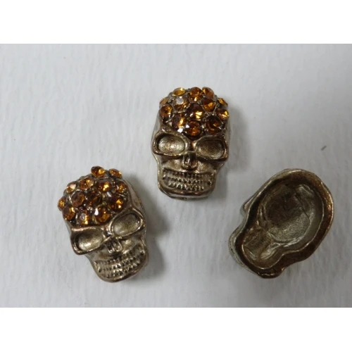 Мъниста метален череп